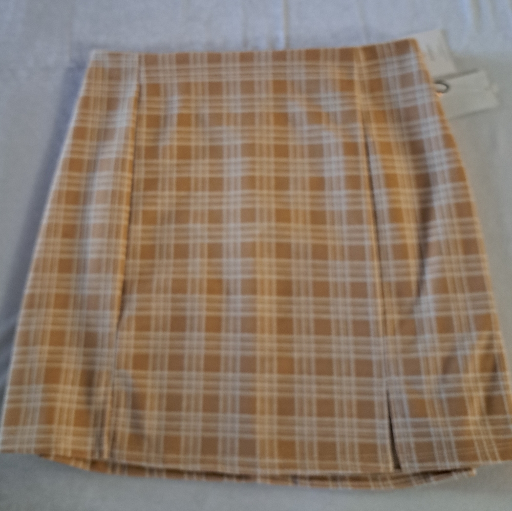 Originality beige and white plai Mini skirt with double slits in front. Size L.